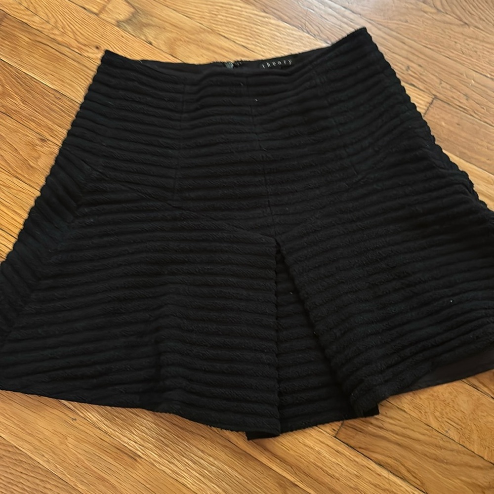 Theory black mini skirt - size 4